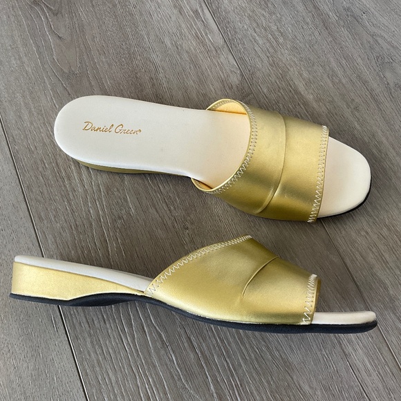 Daniel Green Shoes - Daniel Green Dormie Slip On Comfort Sandal Gold Size 10 NWOT
